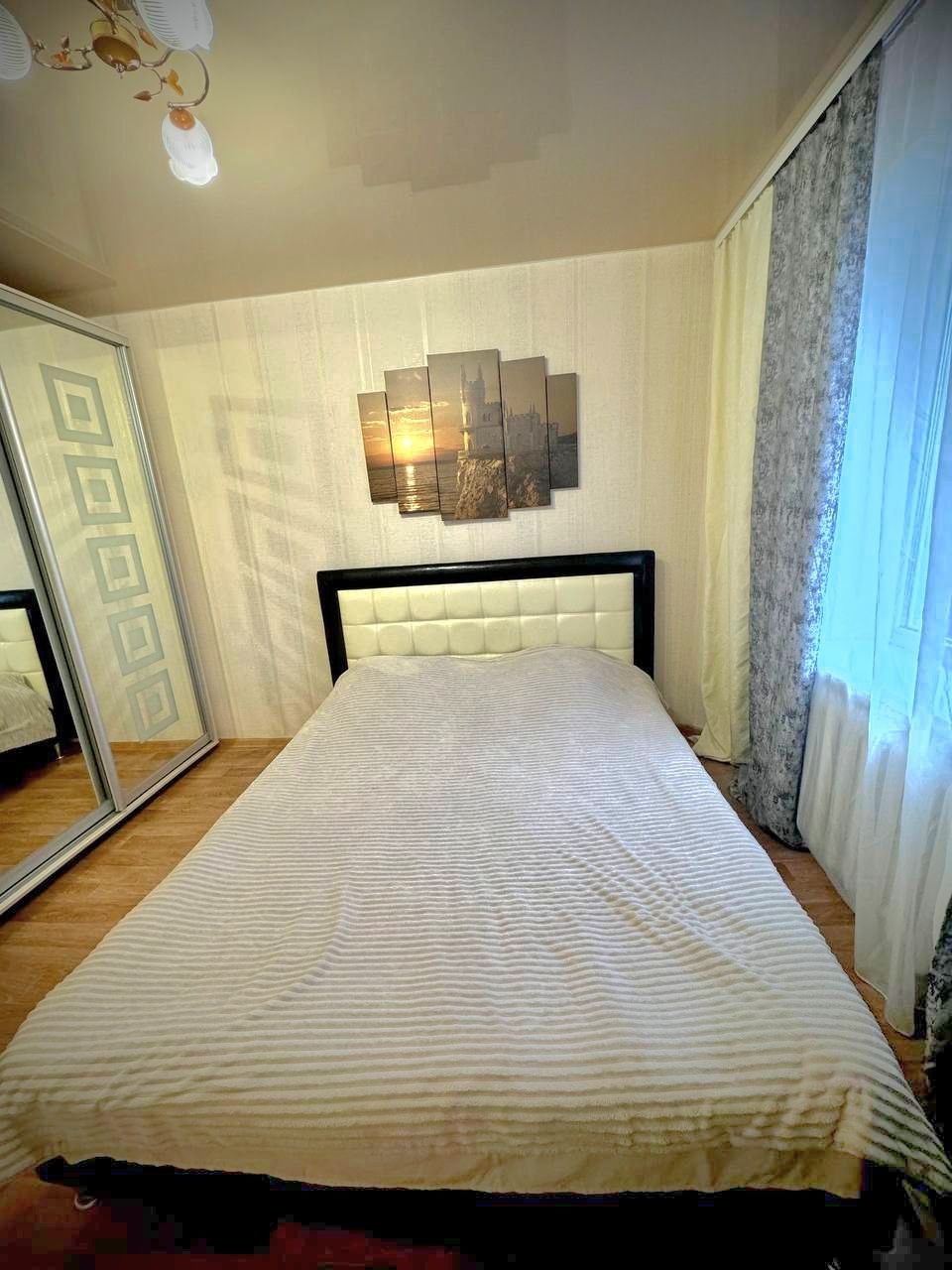 Продам 3-х комн квартиру по ул. Боженко, 105а (р-н мясокомбината), 5/5 эт., 69,8 кв.м.общ.пл., 8,6 кв.м. - кухня. Чешский проект, комнаты изолированные, МП окна, хорошее жилое состояние - заходи и живи. Крыша отремонтирована. Цена 5,2 млн руб. +7959-216-43-31 +7959-505-37-17 Елена ...