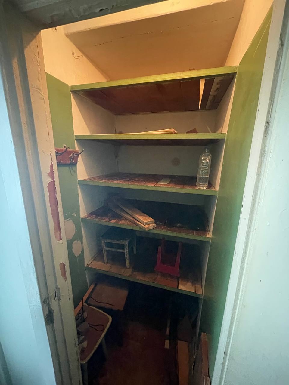 Г.Алчевск 🏢В продаже 2х-комнатная просторная квартира в новом районе с прекрасной инфраструктурой 🔷Адрес: ул.Станиславского(рядом школа,детский сад,магазины,аптеки,банк) 🔷Состояние:Средне жилое,МПО,в доме новый лифт 🔷Площадь: ОП ≈51кв.м,кухня 8.5кв.м(балкон) 🔷Юридическая чистота: без долгов,документы РФ ☎️+79...