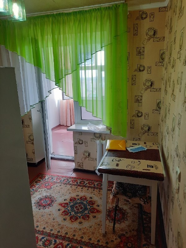Продам 1-комнатную квартиру: ● По адресу: г. Луганск, кв. Мирный, д. 15; ● Собственник (помощь агентств в продаже не требуется); ● Кирпичный дом, в шаговой доступности школа, детский сад, магазины; ● Квартира не угловая 10/10-эт., 36.20 кв.м. (улучшенной планировки); ● к сделке, прописанных нет; ● Цена: 3,7 м...