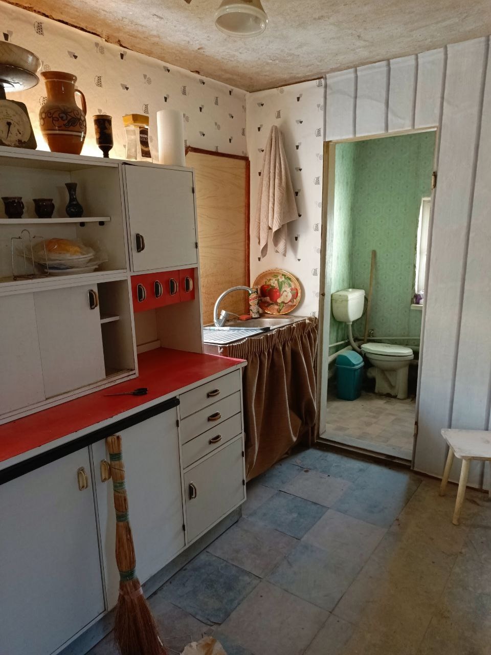 Продам дом . Жовтневый район. Ул.Чкалова 4комнаты Площадь 57м2 Отличное место. Дом под Кап.ремонт к сделке Земля не приват 3млн 7959 1660026 7959 029 80 70