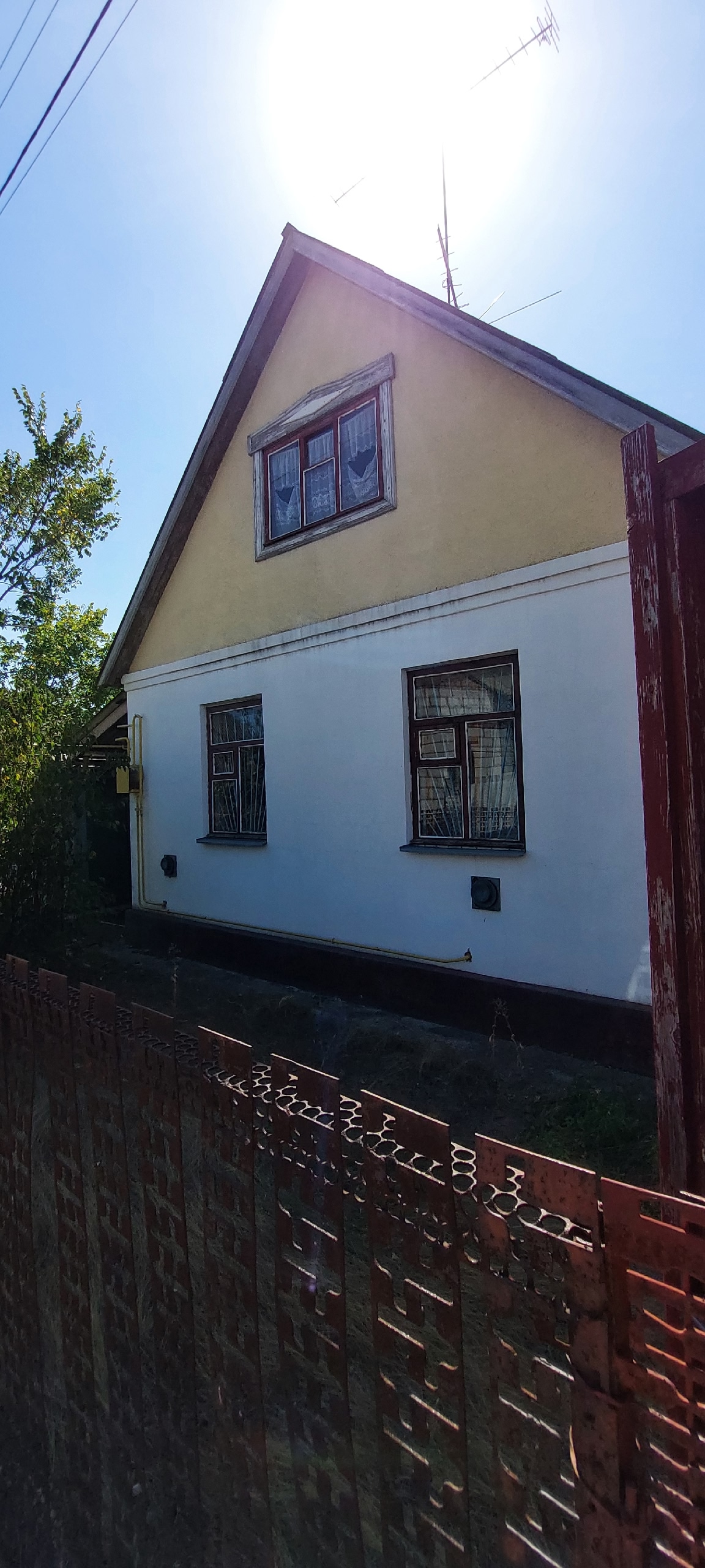 Продается дача в Ольховском массиве, в жилом состоянии. Теплый дом (приват) из газо-бетона с пристроенной летней кухней, и флигелем. Газовое отопление, скважина (65м), колодец, электричество. Участок (приватизированный) 12 соток – огражден. Имеется: гараж, туалет, беседка, летний душ, заезд для авто. Цена 1 4...