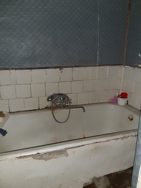 Дом 78м2 ул. Строительная, Артемовский рн (33я школа), г. Луганск Продам дом 78м2 ул. Строительная, Артемовский рн (33я школа) Материал стен: мергель/кирпич. Дом состоит из 5ти комнат, 3 отдельные. Высота потолка 2.20м. Отопление в доме газовый котел. Участок 5 соток, заезд для машины. Подъезд к дому хороший....